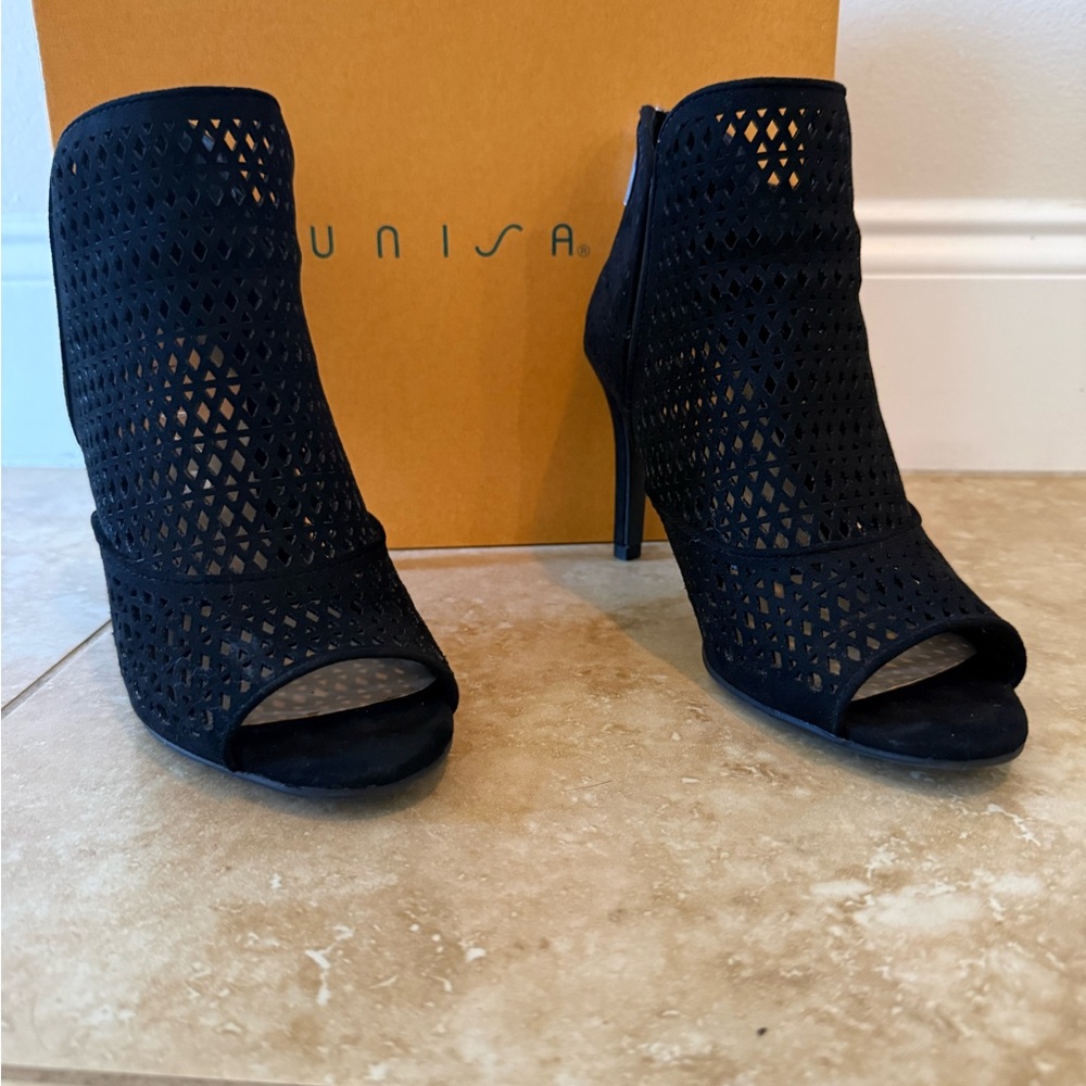 Unisa Black Laser-Cut Heeled Boots